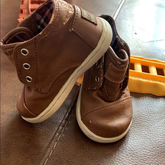 Boys Toms high top shoes size 5 - Picture 2 of 4